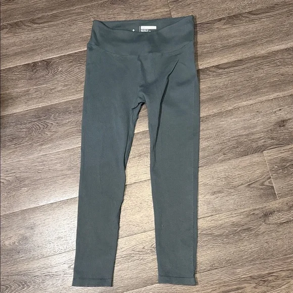 Shambhala Sage Green Ribbed 3/4 length Leggings - Picture 2 of 5